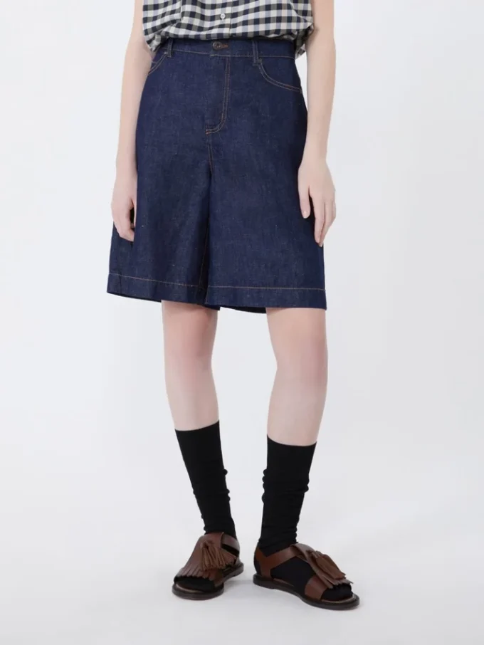 Bermudashorts i denim av bomull og lin, marineblå Bermudashorts i denim av bomull og lin, marineblå