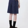 Bermudashorts i denim av bomull og lin, marineblå Bermudashorts i denim av bomull og lin, marineblå
