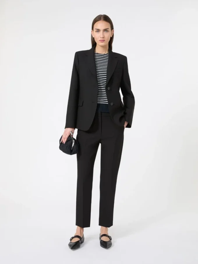 Blazer i viskoseblanding, svart Blazer i viskoseblanding, svart