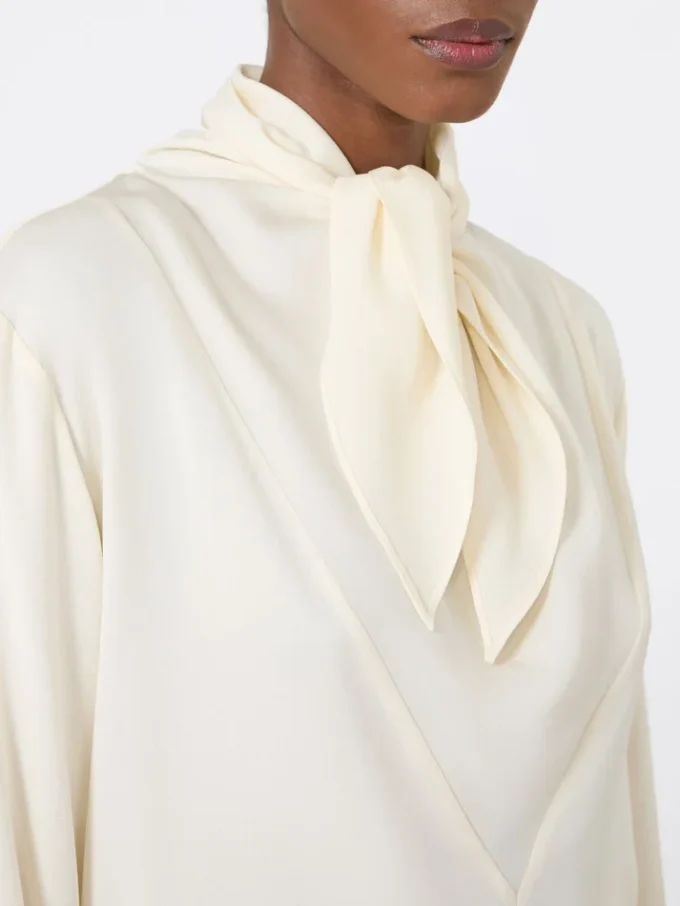 Bluse i silkecharmeuse, elfenben Bluse i silkecharmeuse, elfenben