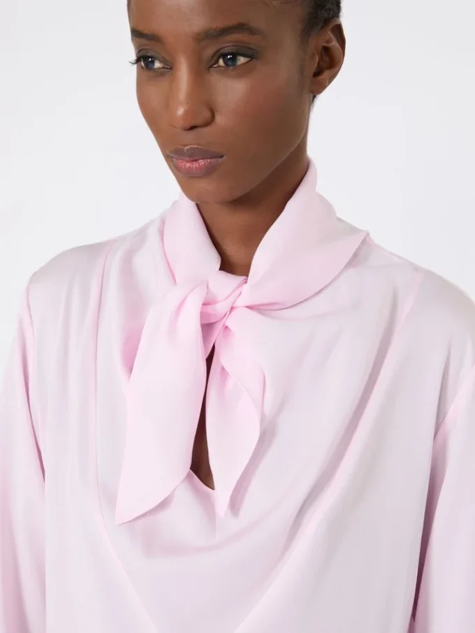 Bluse i silkecharmeuse, rosa Bluse i silkecharmeuse, rosa