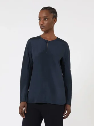 Bluse i silkecrepe de chine, ultramarin Bluse i silkecrepe de chine, ultramarin