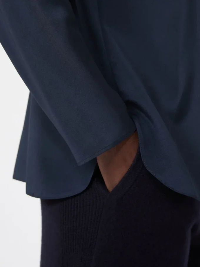Bluse i silkecrepe de chine, ultramarin Bluse i silkecrepe de chine, ultramarin