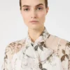 Bluse i trykt chiffon, hvit Bluse i trykt chiffon, hvit