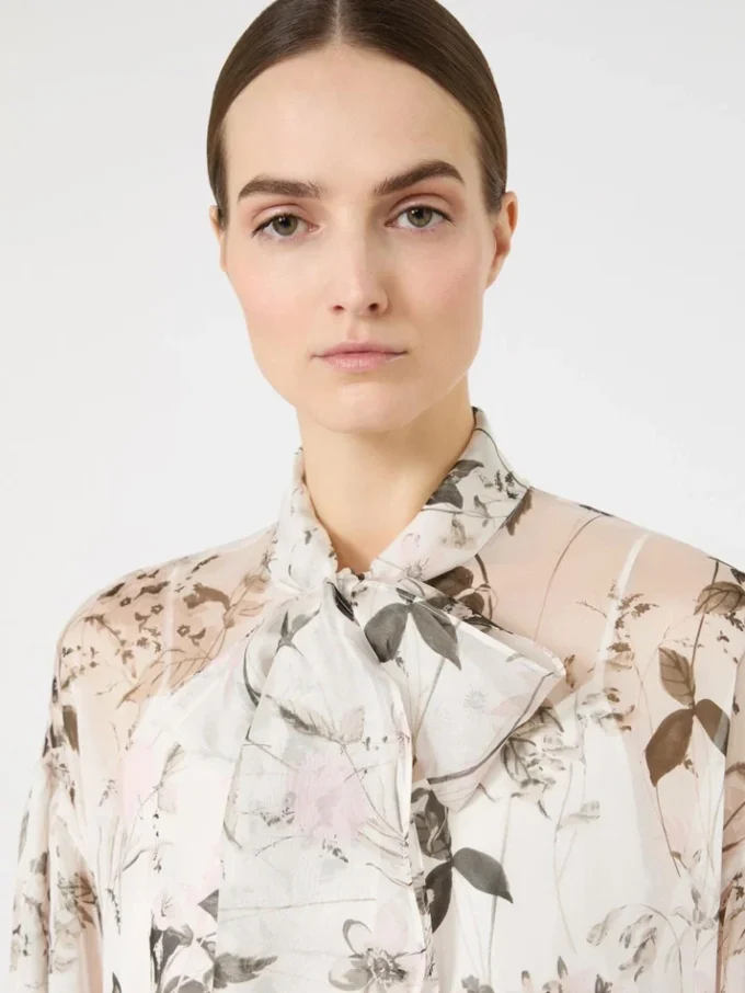 Bluse i trykt chiffon, hvit Bluse i trykt chiffon, hvit