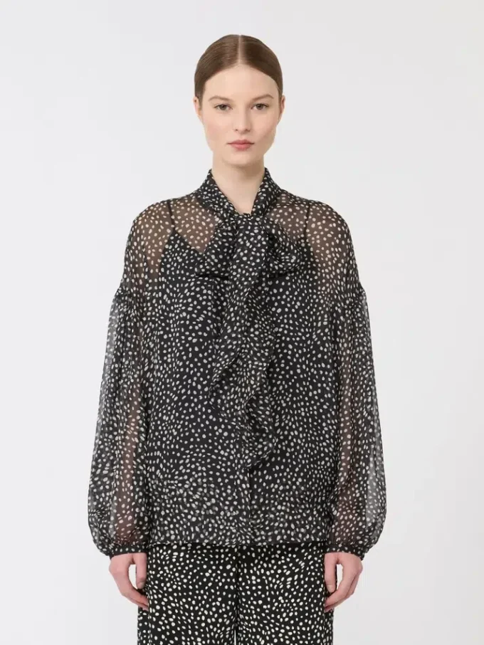 Bluse i trykt chiffon, svart Bluse i trykt chiffon, svart