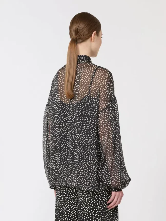 Bluse i trykt chiffon, svart Bluse i trykt chiffon, svart