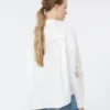 Bomullsbluse med blonder og broderier, hvit
