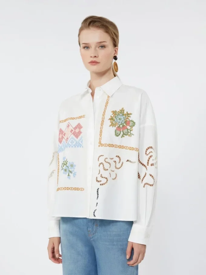 Bomullsbluse med blonder og broderier, hvit