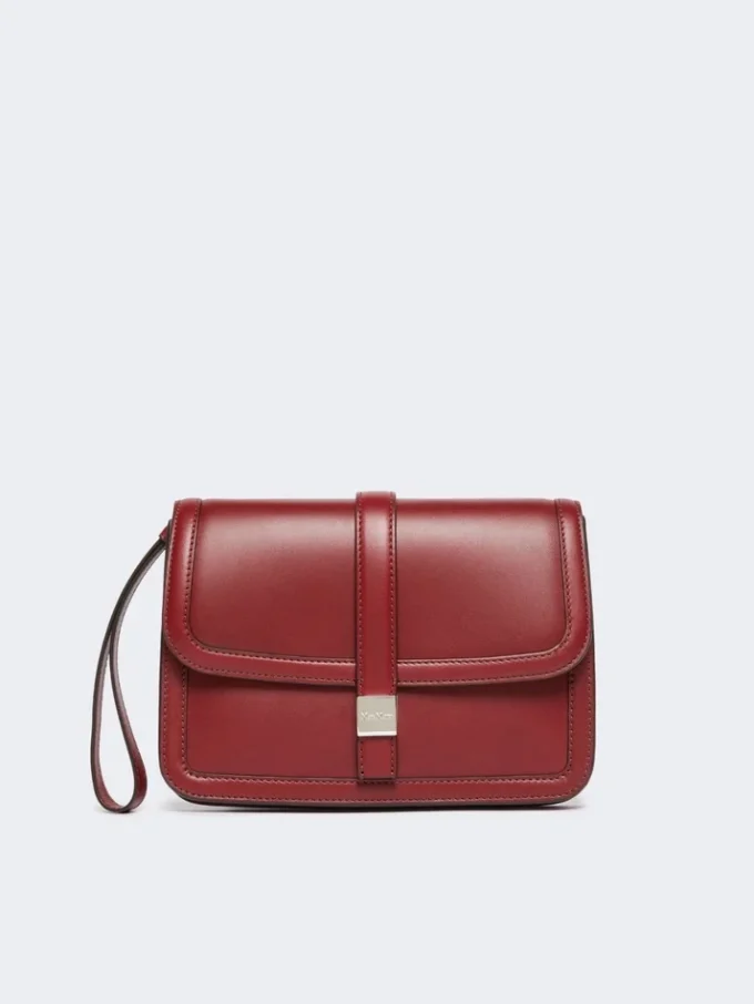 Clutch i glatt skinn, bordeaux