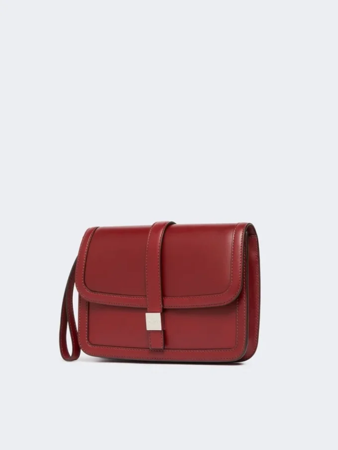 Clutch i glatt skinn, bordeaux