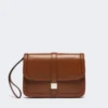 Clutch i glatt skinn, tobakk