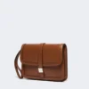 Clutch i glatt skinn, tobakk
