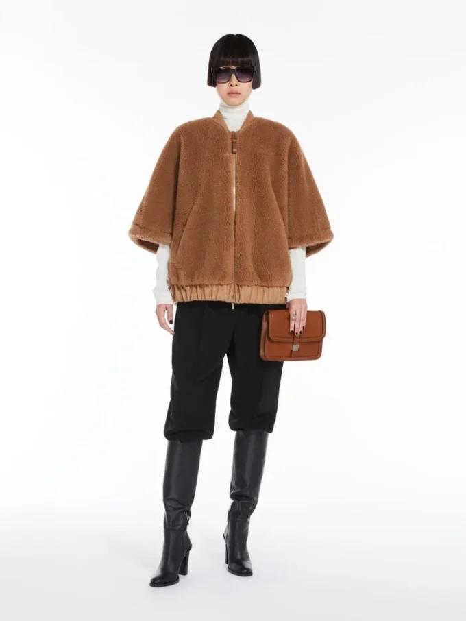 Clutch i glatt skinn, tobakk