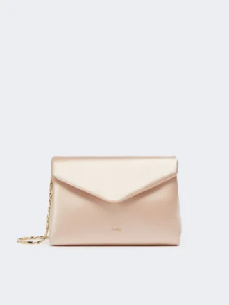 Clutch i viskose og silkesatin, pudder