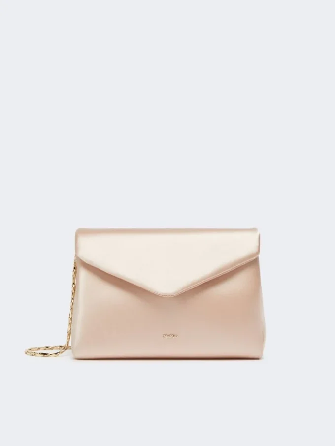 Clutch i viskose og silkesatin, pudder Clutch i viskose og silkesatin, pudder