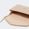 Clutch i viskose og silkesatin, pudder Clutch i viskose og silkesatin, pudder