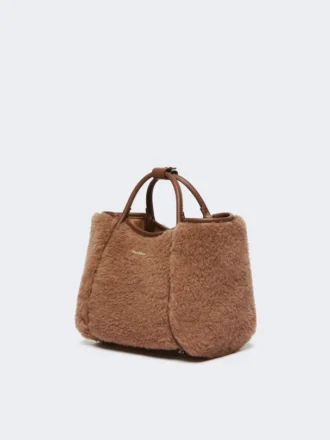 Ekstra liten marineveske i teddy-stoff, kamelfarget