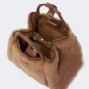 Ekstra liten marineveske i teddy-stoff, kamelfarget Ekstra liten marineveske i teddy-stoff, kamelfarget