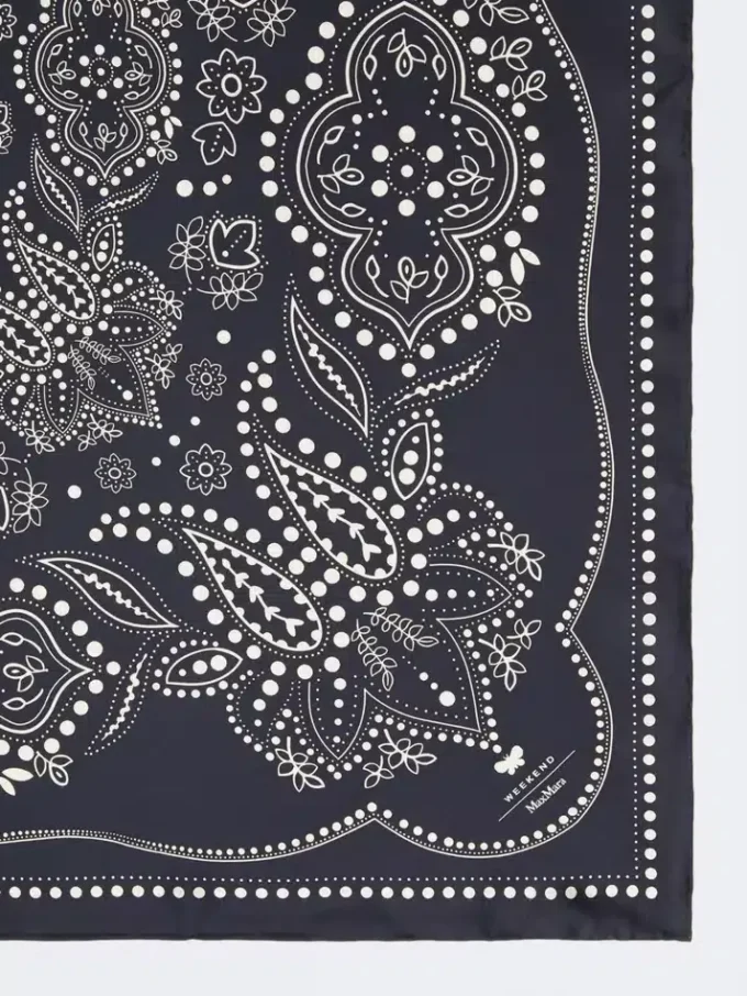 Firkantet foulard i silke med trykk, midnattsblå Firkantet foulard i silke med trykk, midnattsblå