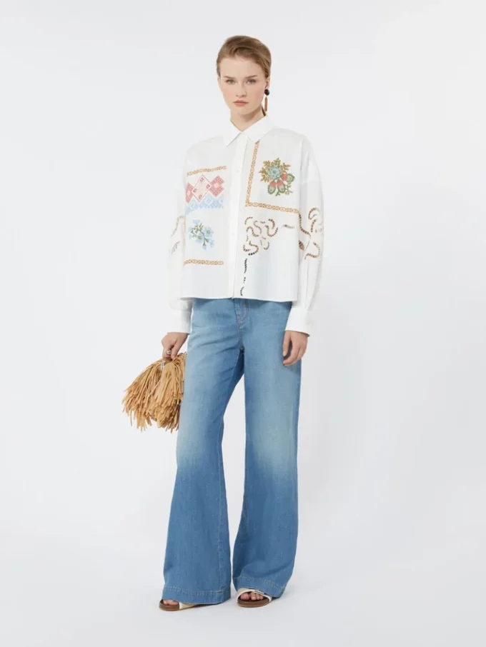 Bomullsbluse med blonder og broderier, hvit