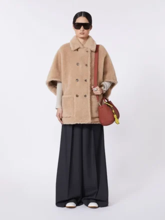Kappe i teddy-stoff av alpakka og kashmir, beige