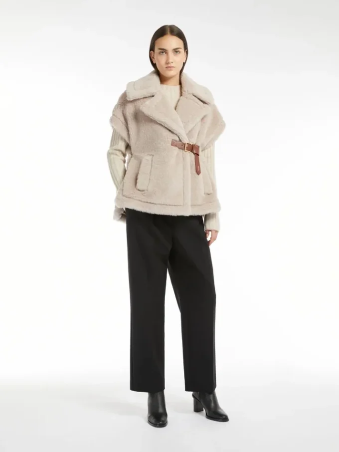 Kappe i teddy-stoff av alpakka og ull, beige Kappe i teddy-stoff av alpakka og ull, beige