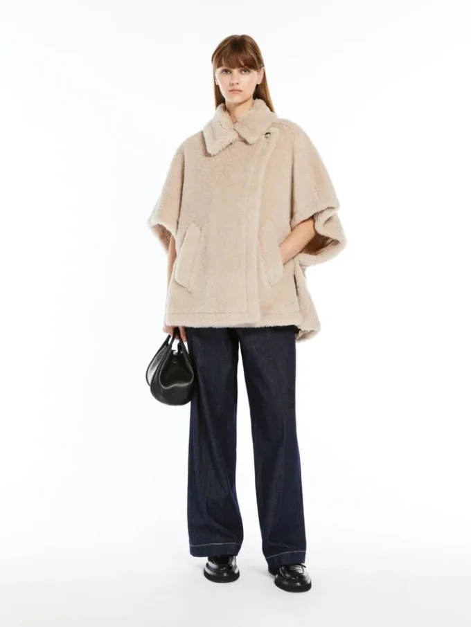 Kappe i teddy-stoff av alpakka og ull, beige