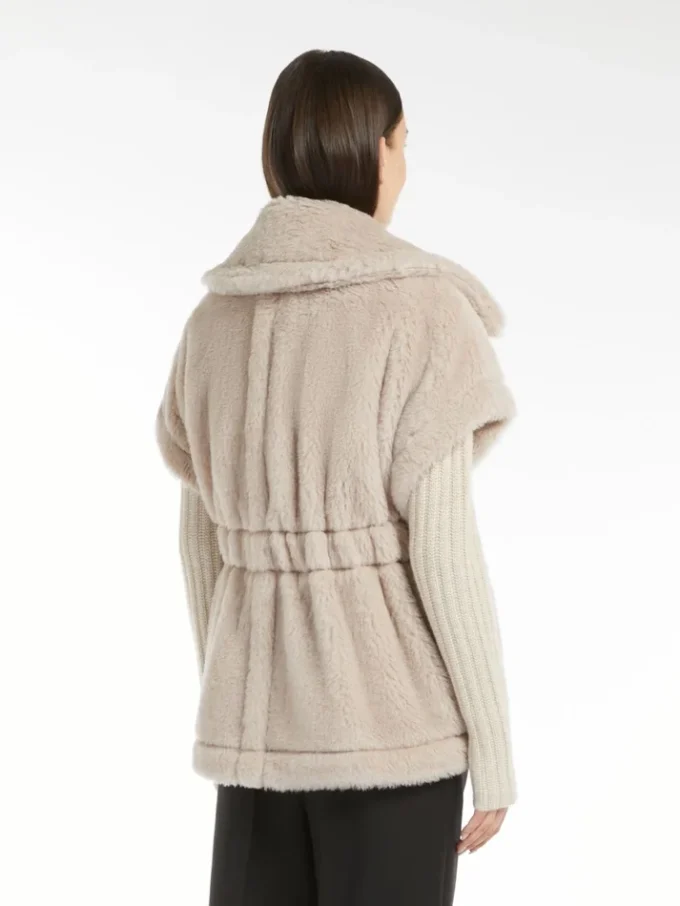 Kappe i teddy-stoff av alpakka og ull, beige Kappe i teddy-stoff av alpakka og ull, beige