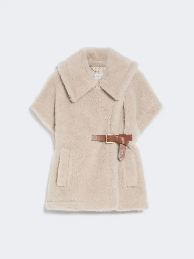 Kappe i teddy-stoff av alpakka og ull, beige Kappe i teddy-stoff av alpakka og ull, beige