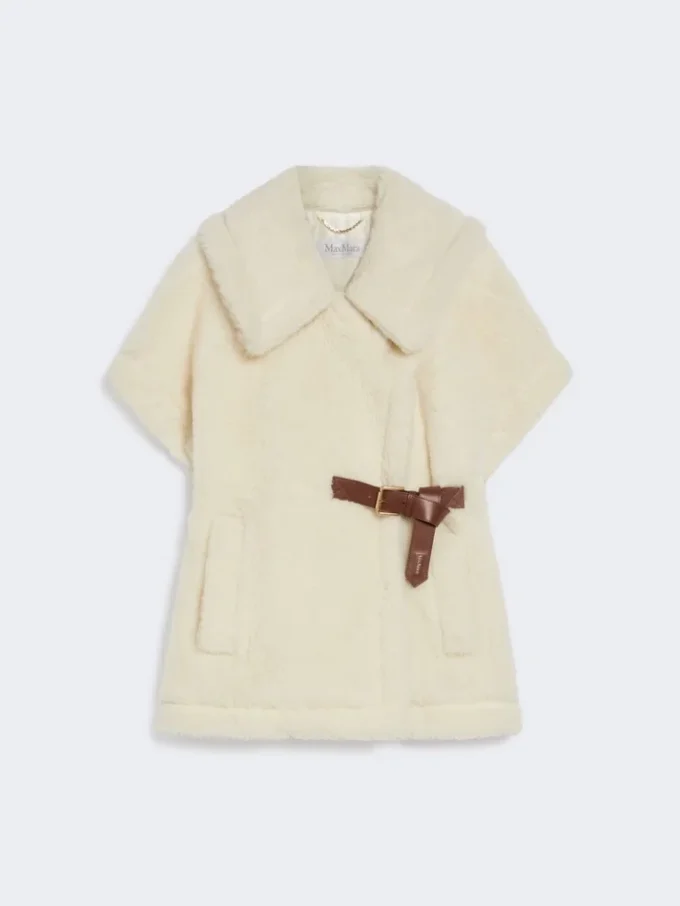Kappe i teddy-stoff av alpakka og ull, optisk hvit Kappe i teddy-stoff av alpakka og ull, optisk hvit