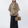 Kashmirkappe med skjerfdetaljer, gyldenbrun