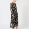 Kjole i trykt chiffon, svart Kjole i trykt chiffon, svart