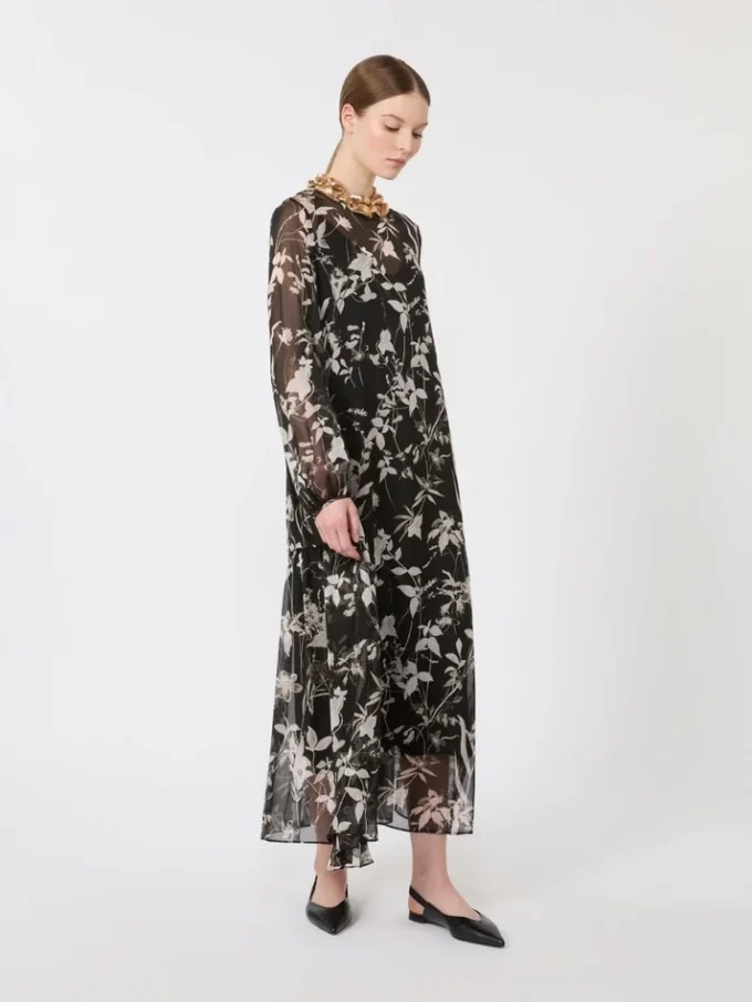 Kjole i trykt chiffon, svart Kjole i trykt chiffon, svart