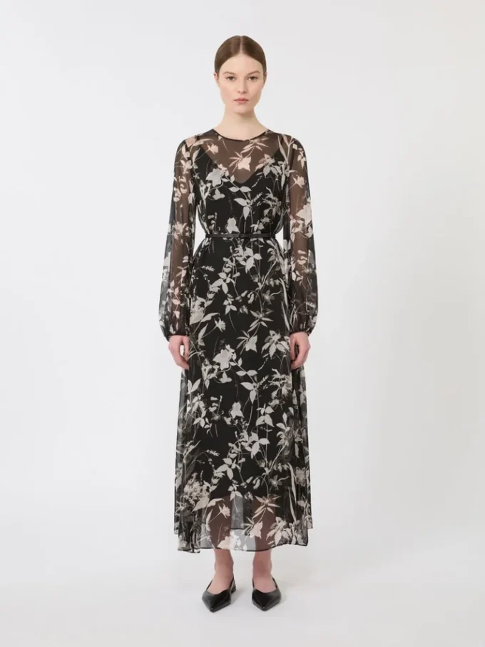Kjole i trykt chiffon, svart Kjole i trykt chiffon, svart