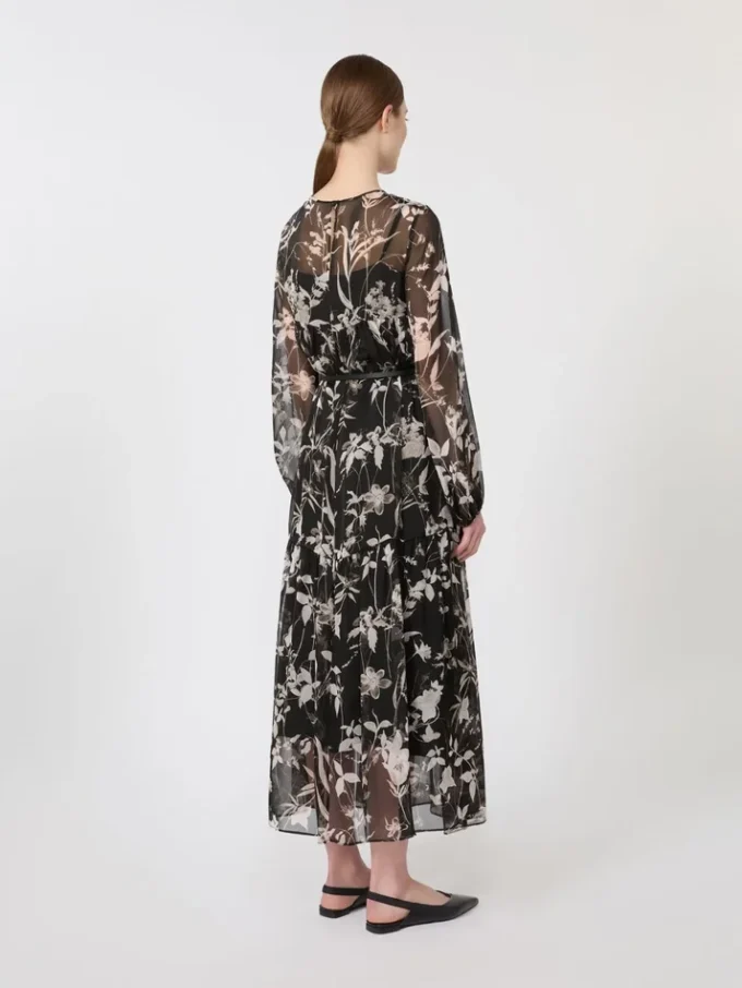 Kjole i trykt chiffon, svart Kjole i trykt chiffon, svart