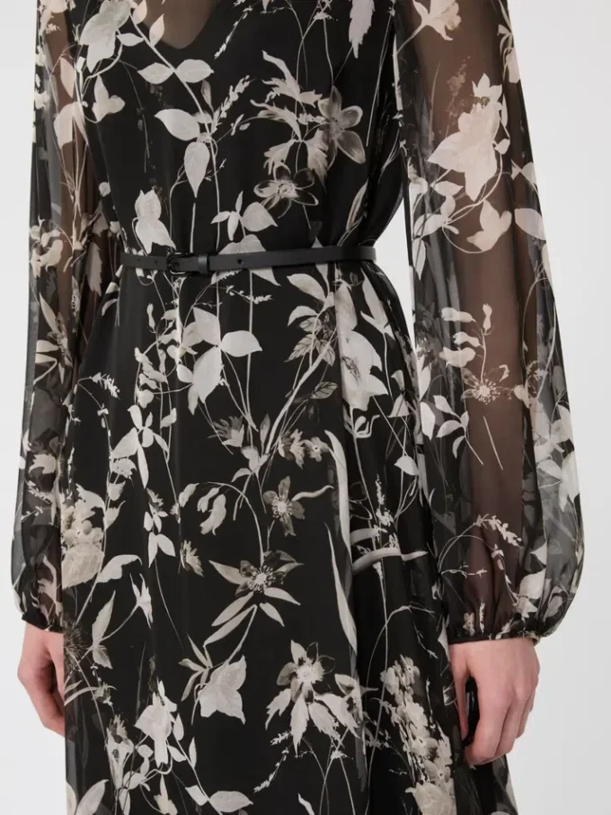 Kjole i trykt chiffon, svart Kjole i trykt chiffon, svart