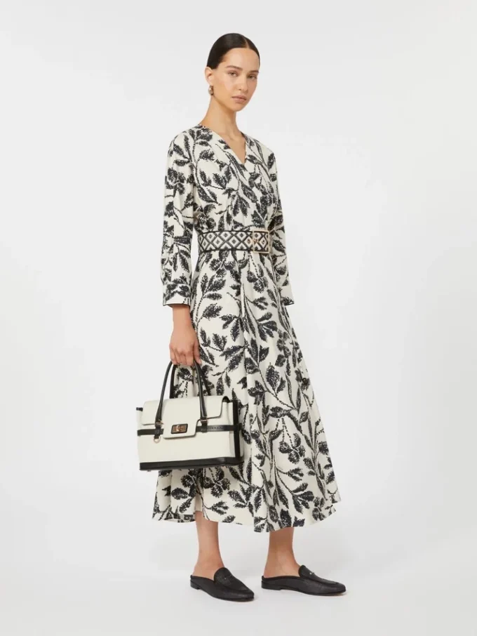 Kjole i trykt poplin, beige Kjole i trykt poplin, beige