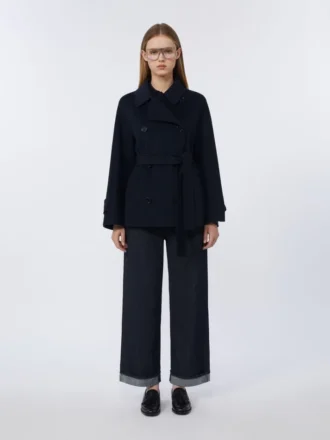 Kort jakke i Pure Wool med dobbeltspent knappestolpe, midnattsblå Kort jakke i Pure Wool med dobbeltspent knappestolpe, midnattsblå