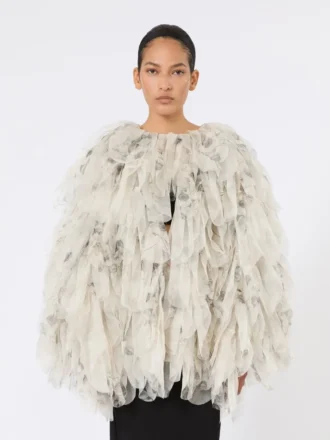 Kort overfrakk med blomsterblader i trykt organza, perlegrå