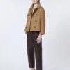 Kort, vannavvisende trenchcoat i twill, brun Kort, vannavvisende trenchcoat i twill, brun