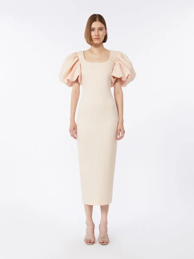 Lang kjole i jacquard-cloque, pudder