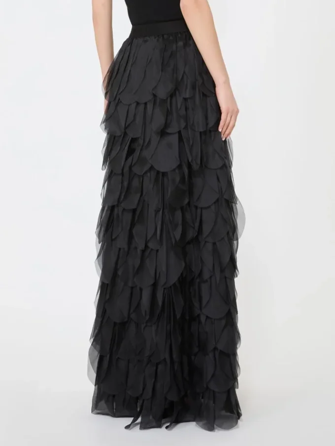 Langt skjørt med blomsterblader i silkeorganza, svart Langt skjørt med blomsterblader i silkeorganza, svart