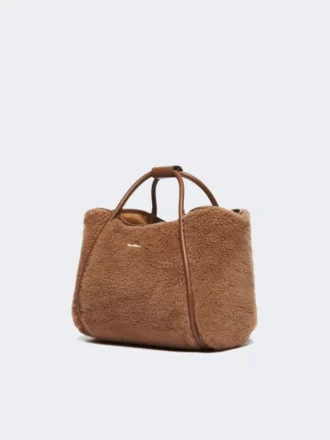 Liten marineveske i teddy-stoff, kamel