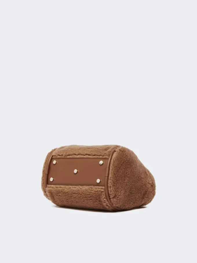 Liten marineveske i teddy-stoff, kamel