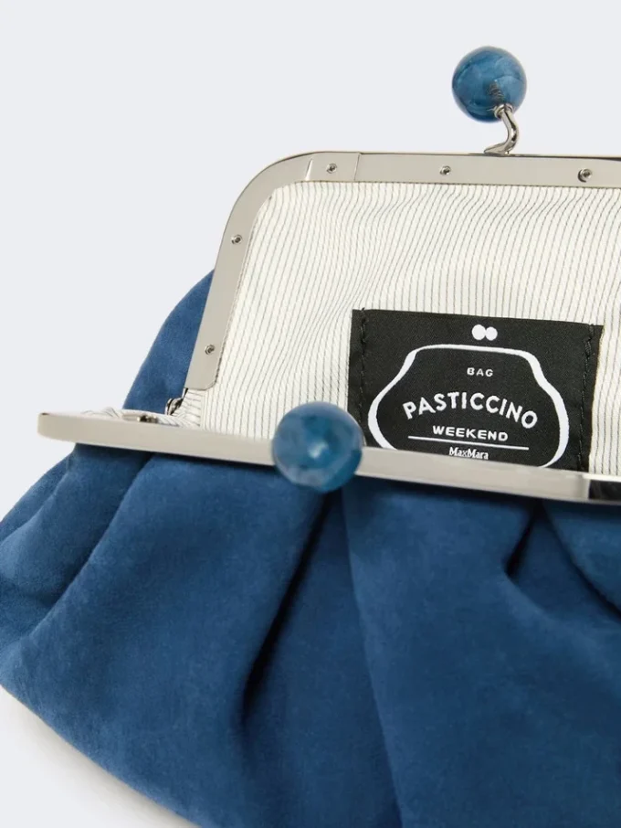 Liten Pasticcino-veske i semsket skinn, kornblomstblå Liten Pasticcino-veske i semsket skinn, kornblomstblå