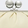 Middels stor Pasticcino-veske i glanset nappaskinn, elfenben Middels stor Pasticcino-veske i glanset nappaskinn, elfenben