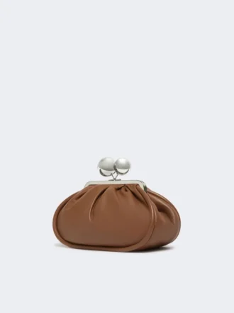 Middels stor Pasticcino-veske i glanset nappaskinn, tobakk Middels stor Pasticcino-veske i glanset nappaskinn, tobakk
