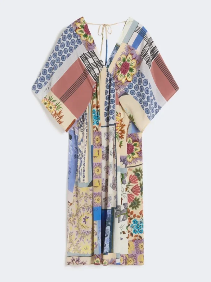 Midi-kjole i trykt silkecrepe de chine, flerfarget Midi-kjole i trykt silkecrepe de chine, flerfarget