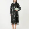 Midi-trenchcoat i gabardin med vinyleffekt, svart Midi-trenchcoat i gabardin med vinyleffekt, svart